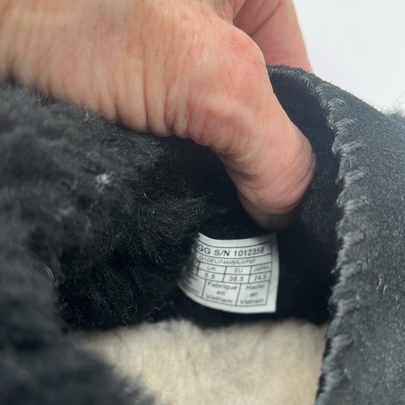 Ugg McKay Suede Ankle Boots 7.5 Wool Insoles Faux Fur Classic Comfort Black Boho - Picture 15 of 17